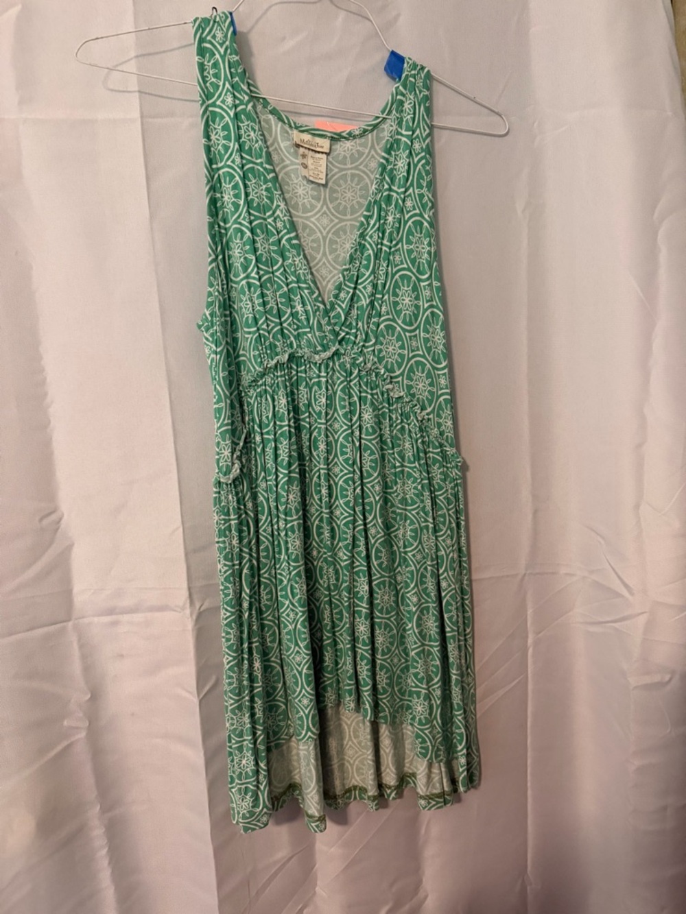 Sleeveless Green Printed V-Neck Women’s tunic top